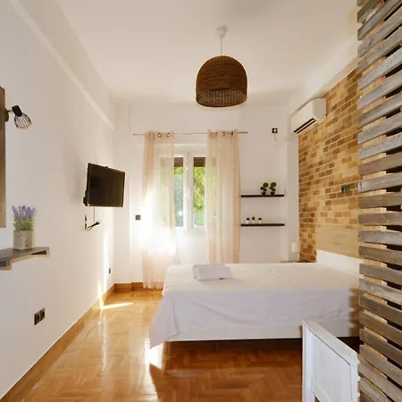 A Modern Rustic Cosy At The Foot Of Mount Lycabettus Lejlighed Athen