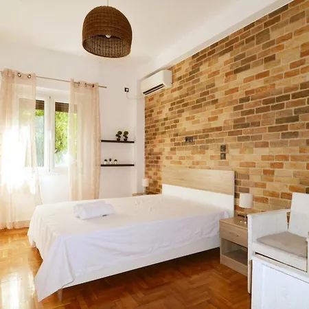 A Modern Rustic Cosy At The Foot Of Mount Lycabettus