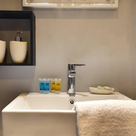 A Modern Rustic Cosy At The Foot Of Mount Lycabettus * Atina
